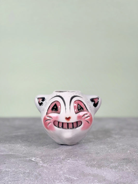 Gato blanco sonriente de Valloween en miniatura en colaboración con Johanna Parker