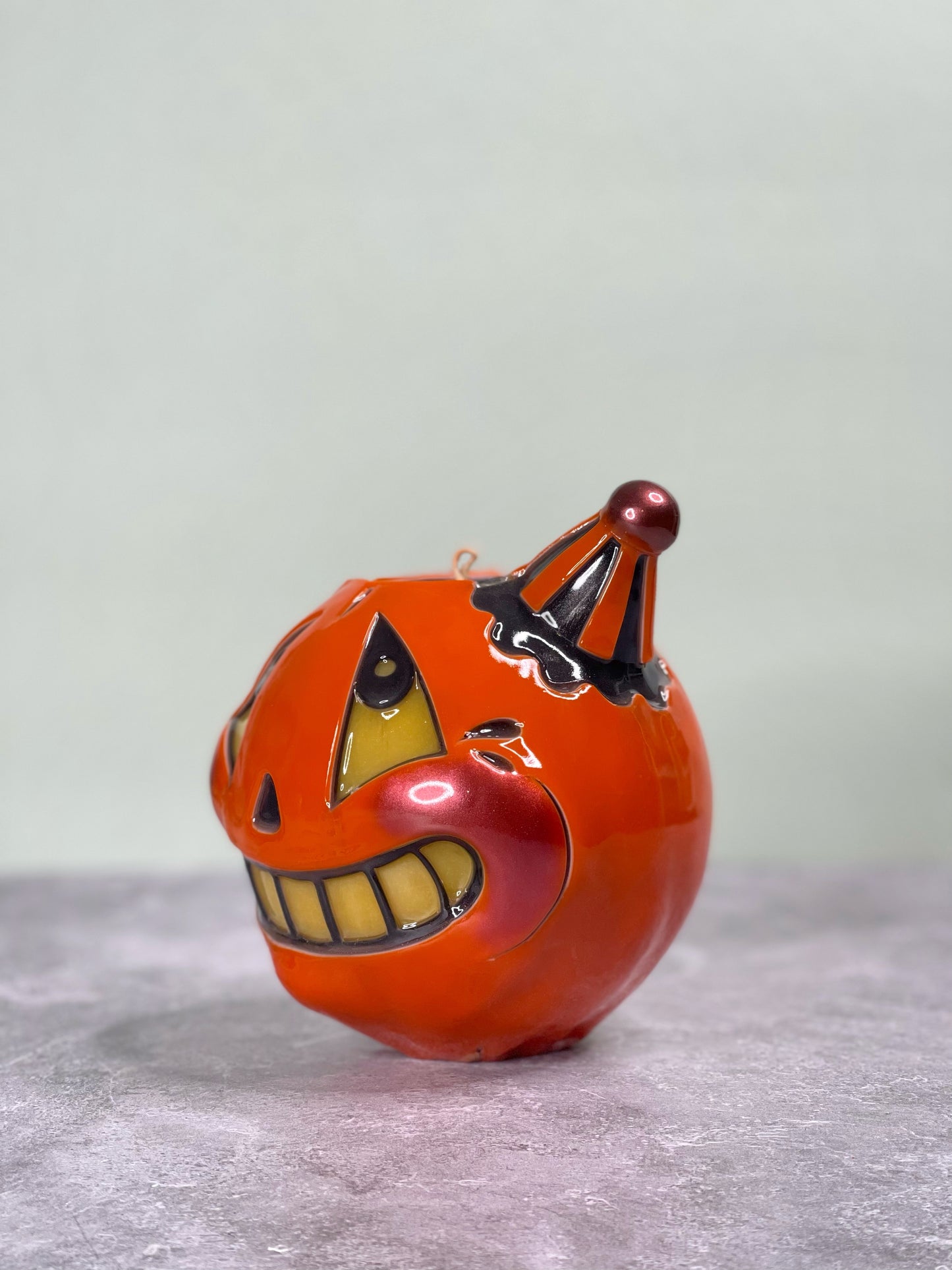 Calabaza de carnaval alegre en colaboración con Johanna Parker