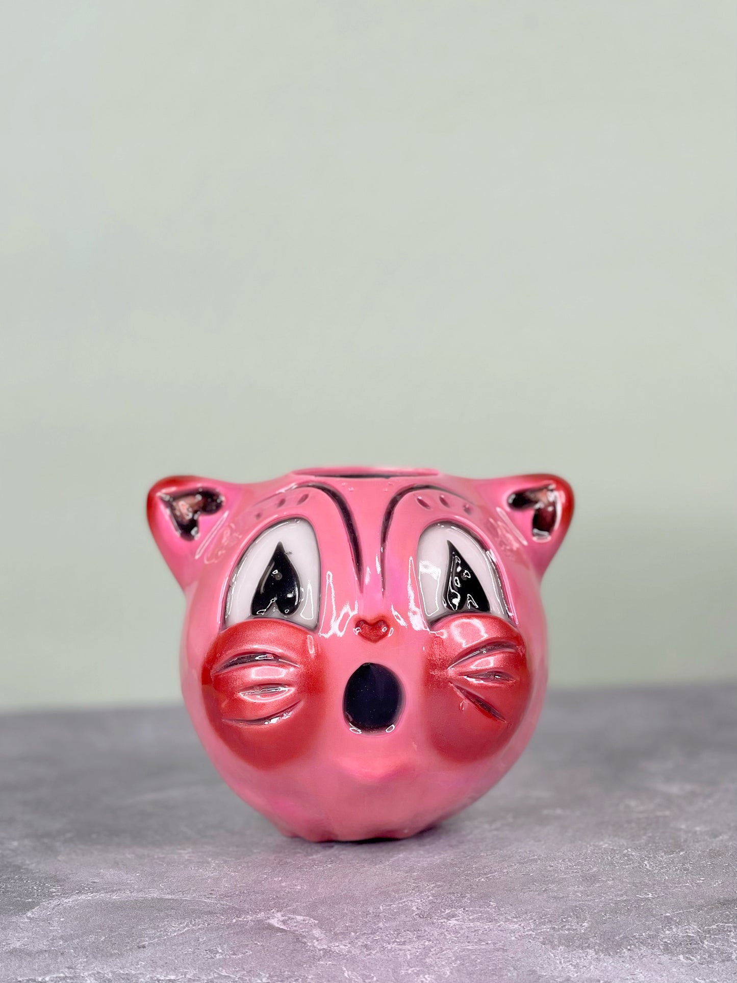 Gato rosa aullando de Valloween en colaboración con Johanna Parker