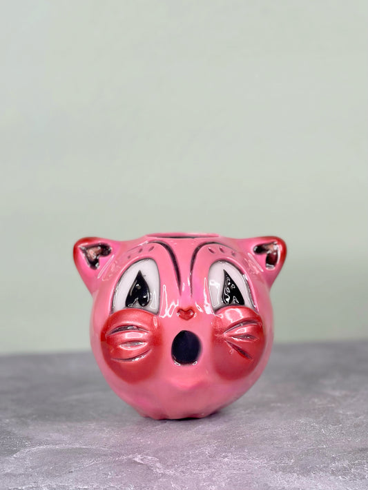 Gato rosa aullando de Valloween en colaboración con Johanna Parker