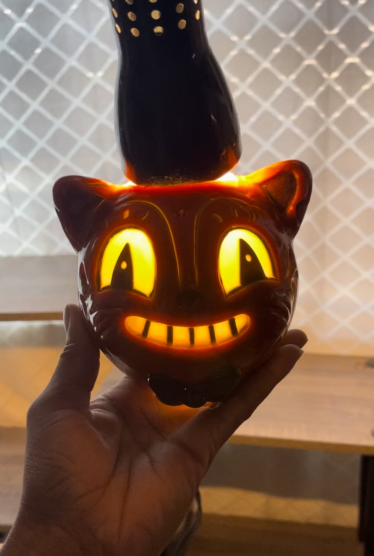 Gato naranja sonriente Copper en colaboración con Johanna Parker