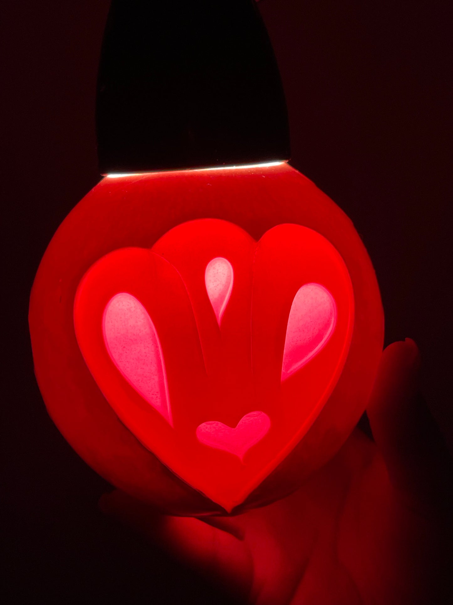 Búho rosa y rojo